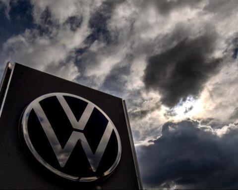 Volkswagen Plans to Close Plants in Germany: Layoffs and Restructuring Steps
